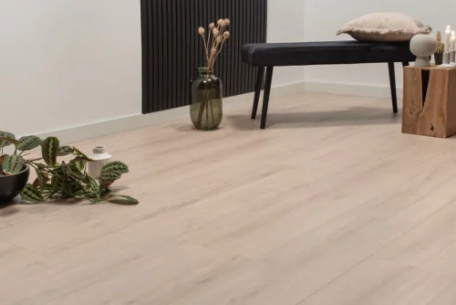 Floer-Steden-Laminaat-Waterford-Witbeige-Eiken-sfeer-akupanel-perspectief.webp
