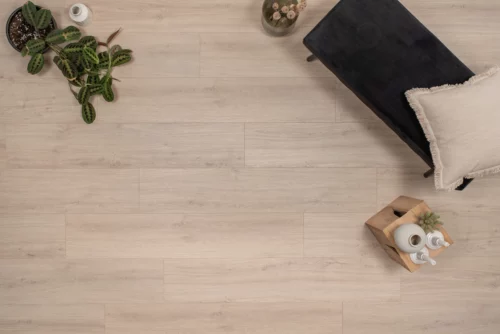 Floer-Steden-Laminaat-Waterford-Witbeige-Eiken-sfeer-topdown-groot.webp