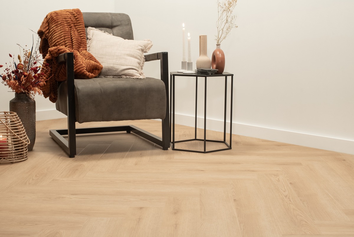Floer-Walvisgraat-Click-PVC-Bryde-Bruin-sfeer-perspectief-zonderakupanel.jpg