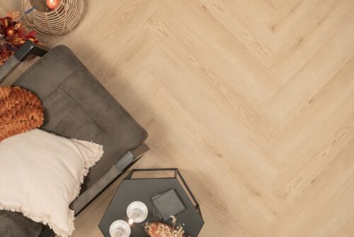 Floer-Walvisgraat-Click-PVC-Bryde-Bruin-sfeer-topdown.jpg