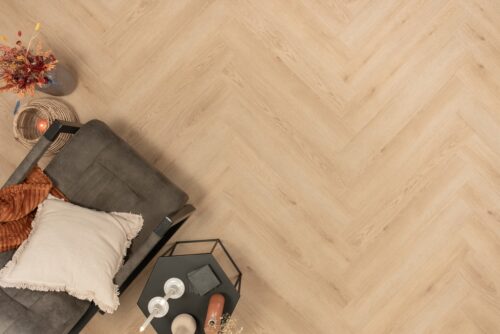 Floer-Walvisgraat-Click-PVC-Bryde-Bruin-sfeer-topdown-groot.jpg