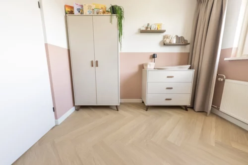Floer-Walvisgraat-Click-PVC-Noordkaper-Natuur-interieur-woonkamer-7.webp