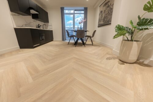 Floer-Walvisgraat-Click-PVC-vloer-Noordkaper-Natuur-klant-interieur-10.jpg