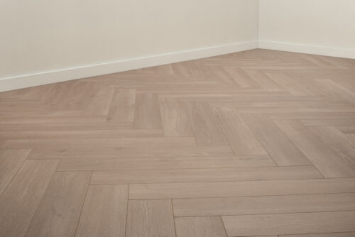 Floer-Walvisgraat-Laminaat-Griend-Grijs-product-perspectief.jpg